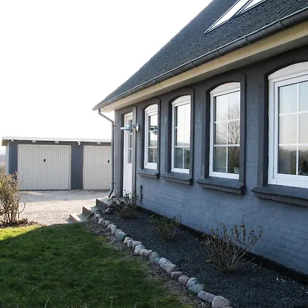 In With 3 Bedrooms And Wifi *