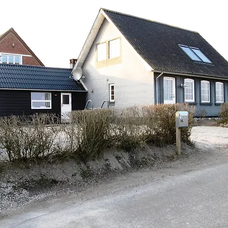 In With 3 Bedrooms And Wifi Holiday home *